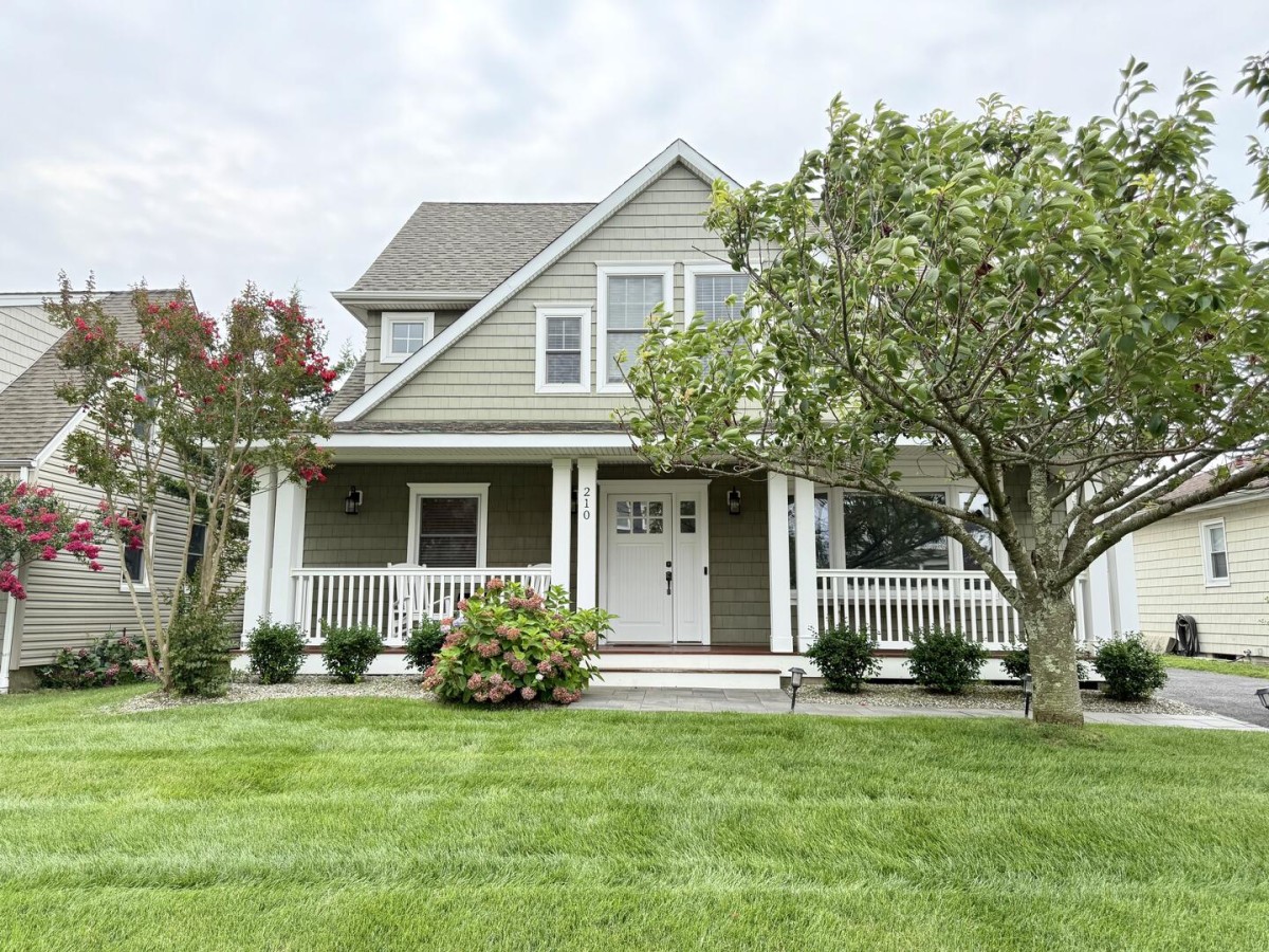 Barefoot Real Estate-210 Yale Avenue-image-1